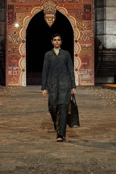 Look 29